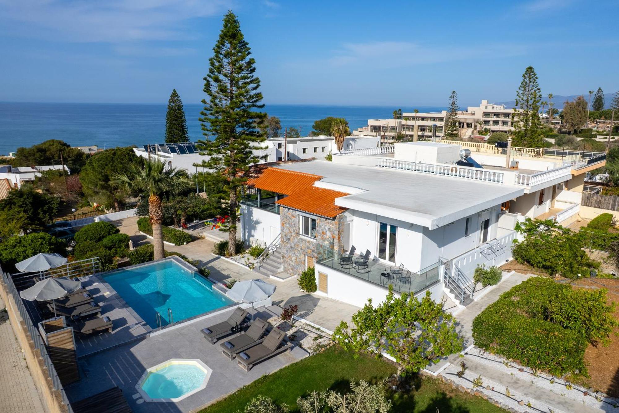 Queen'S Gem Luxury Villa - Heated Jacuzzi & Pool Hersonissos  Dış mekan fotoğraf