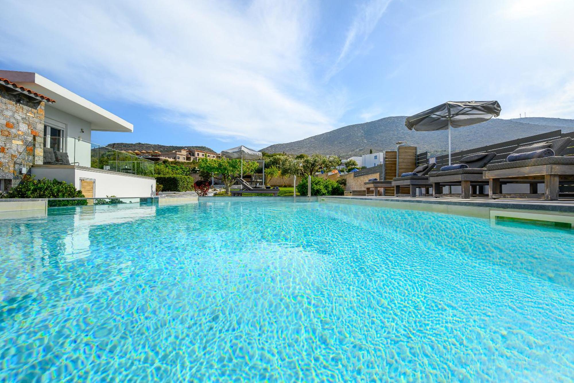 Queen'S Gem Luxury Villa - Heated Jacuzzi & Pool Hersonissos  Dış mekan fotoğraf