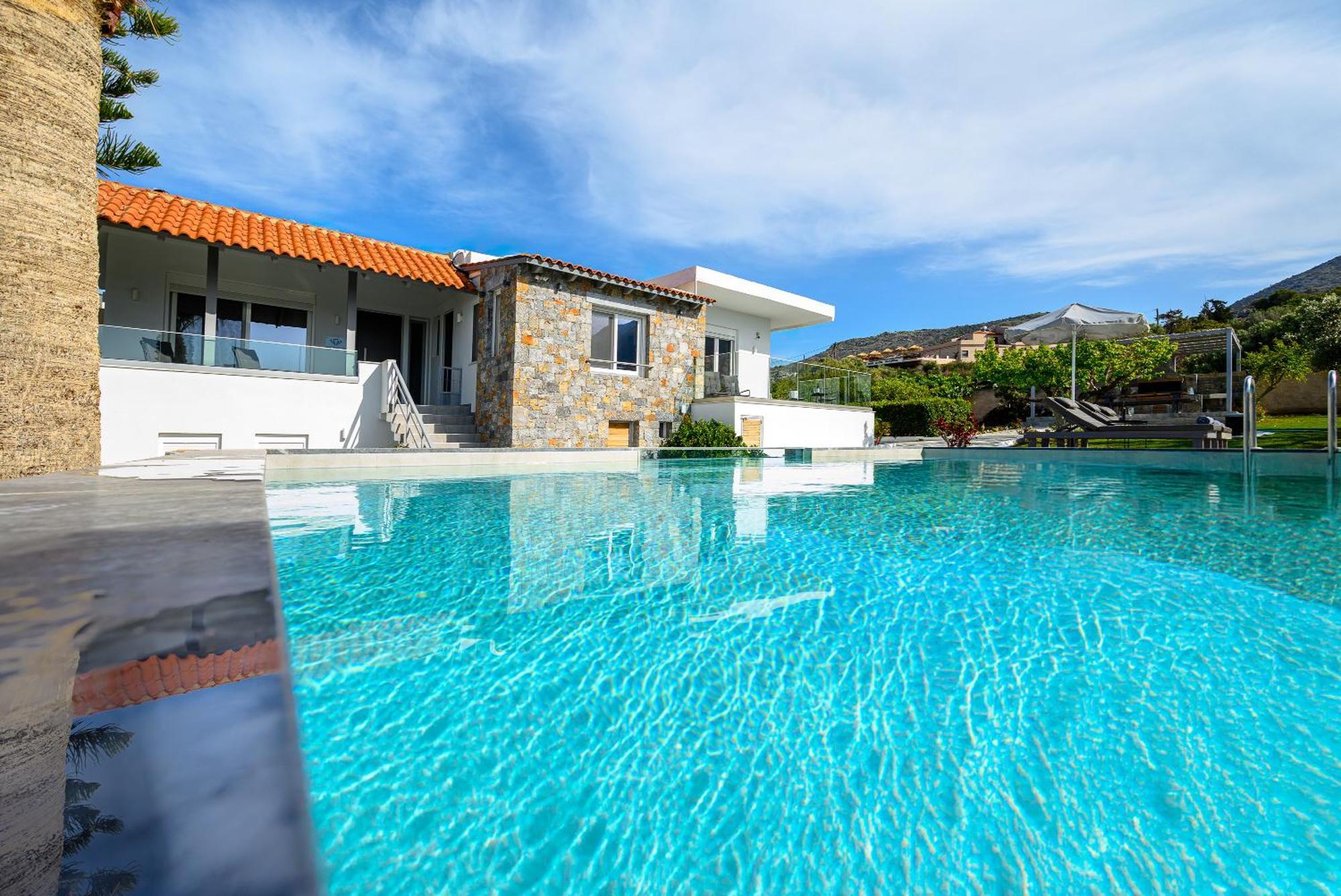 Queen'S Gem Luxury Villa - Heated Jacuzzi & Pool Hersonissos  Dış mekan fotoğraf