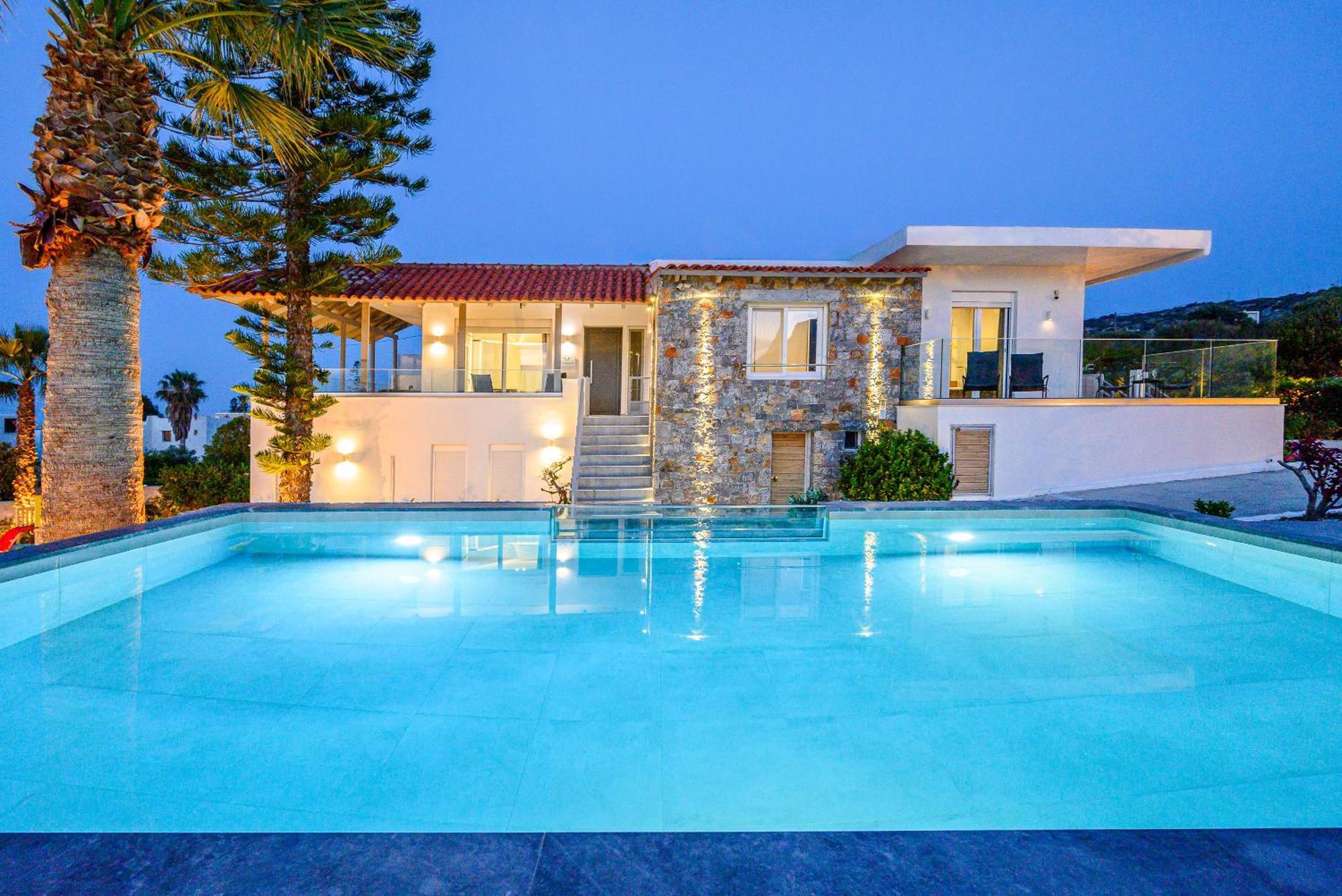 Queen'S Gem Luxury Villa - Heated Jacuzzi & Pool Hersonissos  Dış mekan fotoğraf