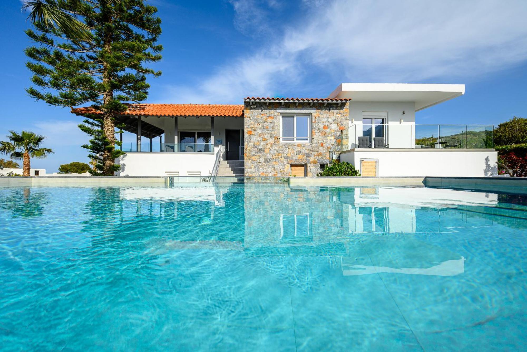 Queen'S Gem Luxury Villa - Heated Jacuzzi & Pool Hersonissos  Dış mekan fotoğraf