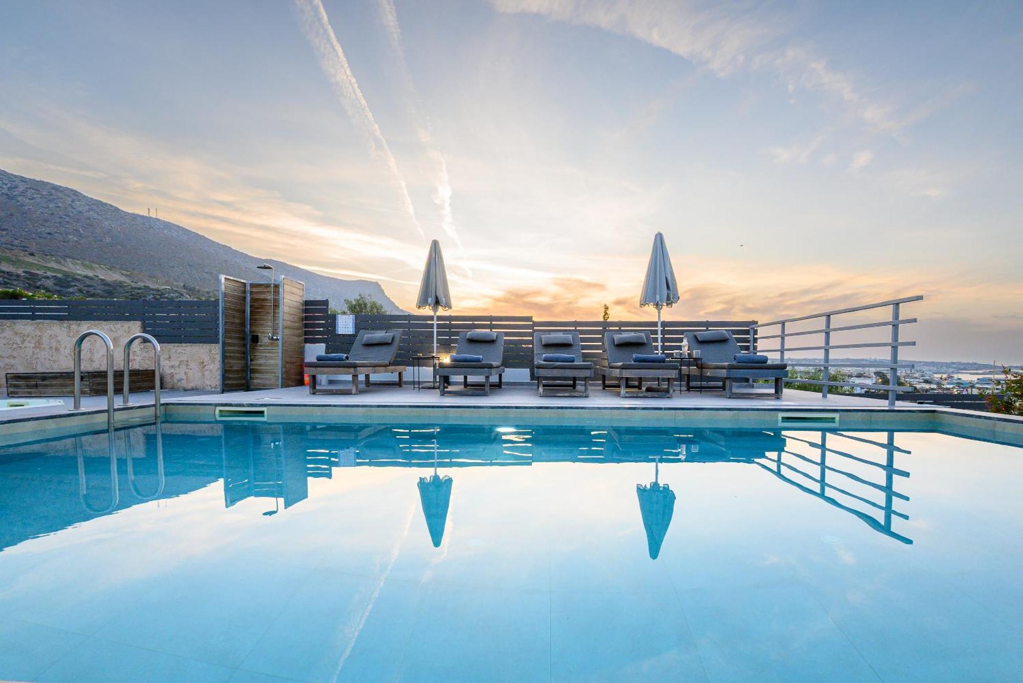 Queen'S Gem Luxury Villa - Heated Jacuzzi & Pool Hersonissos  Dış mekan fotoğraf